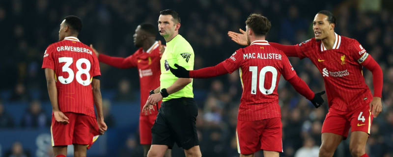 How long Michael Oliver added on for double Everton head injury that led to Tarkowski goal