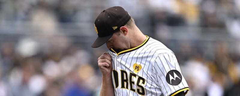 Padres pitcher reacts to team getting booed off the field