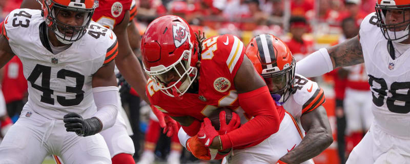 Chiefs sign two free agent pass catchers