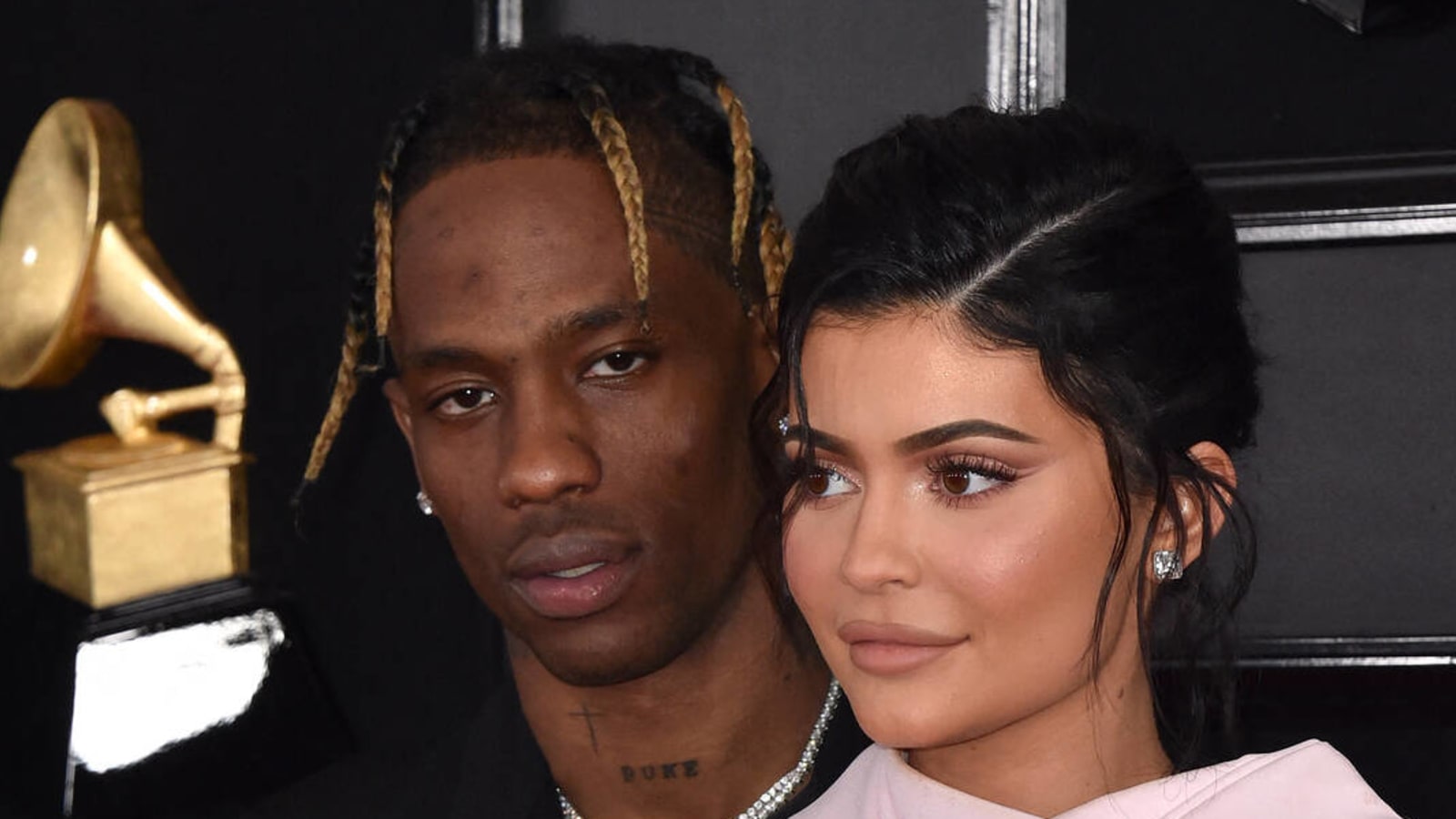 Kylie Jenner announces birth of son with Travis Scott