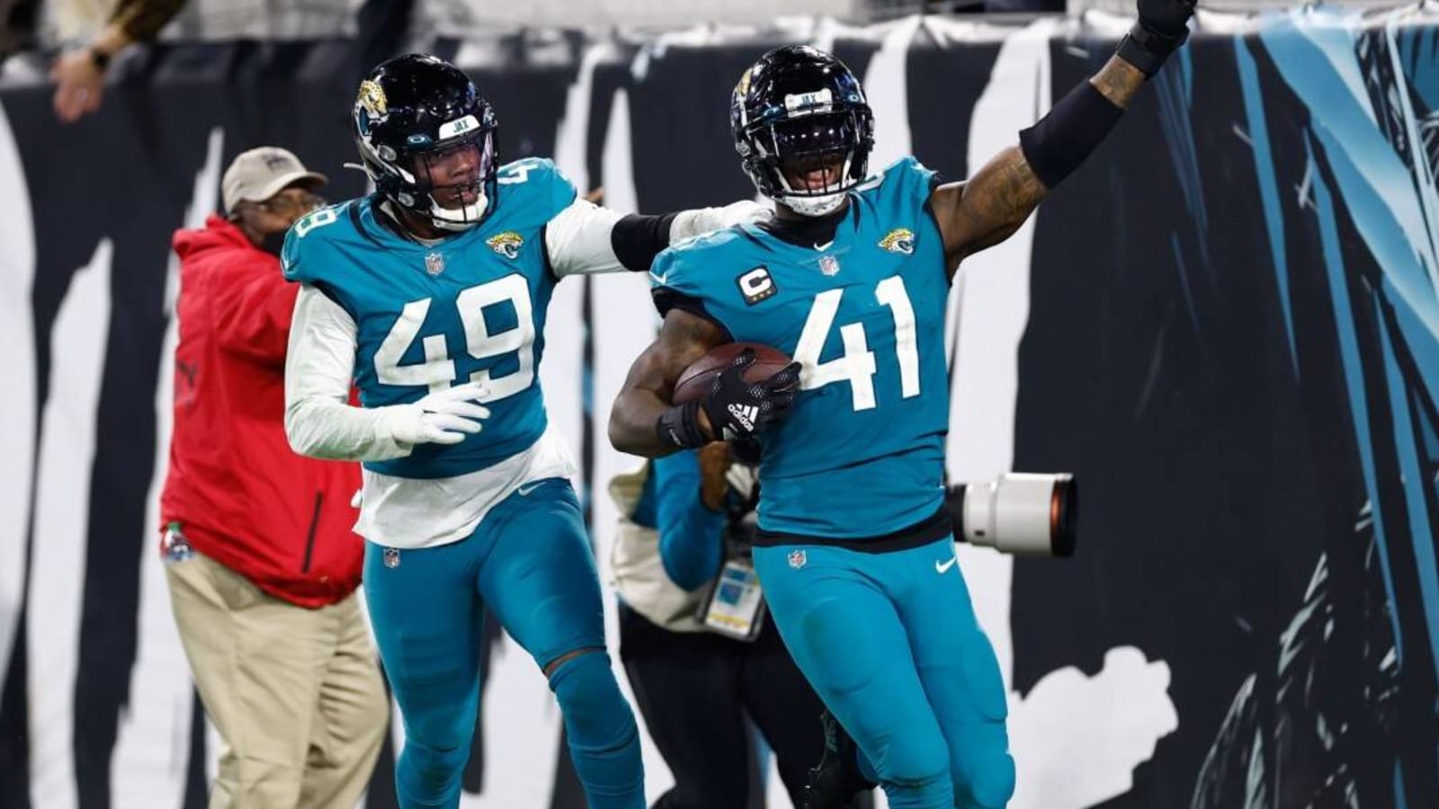 In NFL Free-Agent Market, Is an Edge Rusher a Luxury or Necessity for Tennessee Titans?