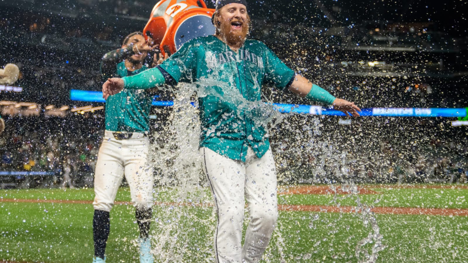Cubs&#39; Ian Happ Sends Message on Justin Turner Signing