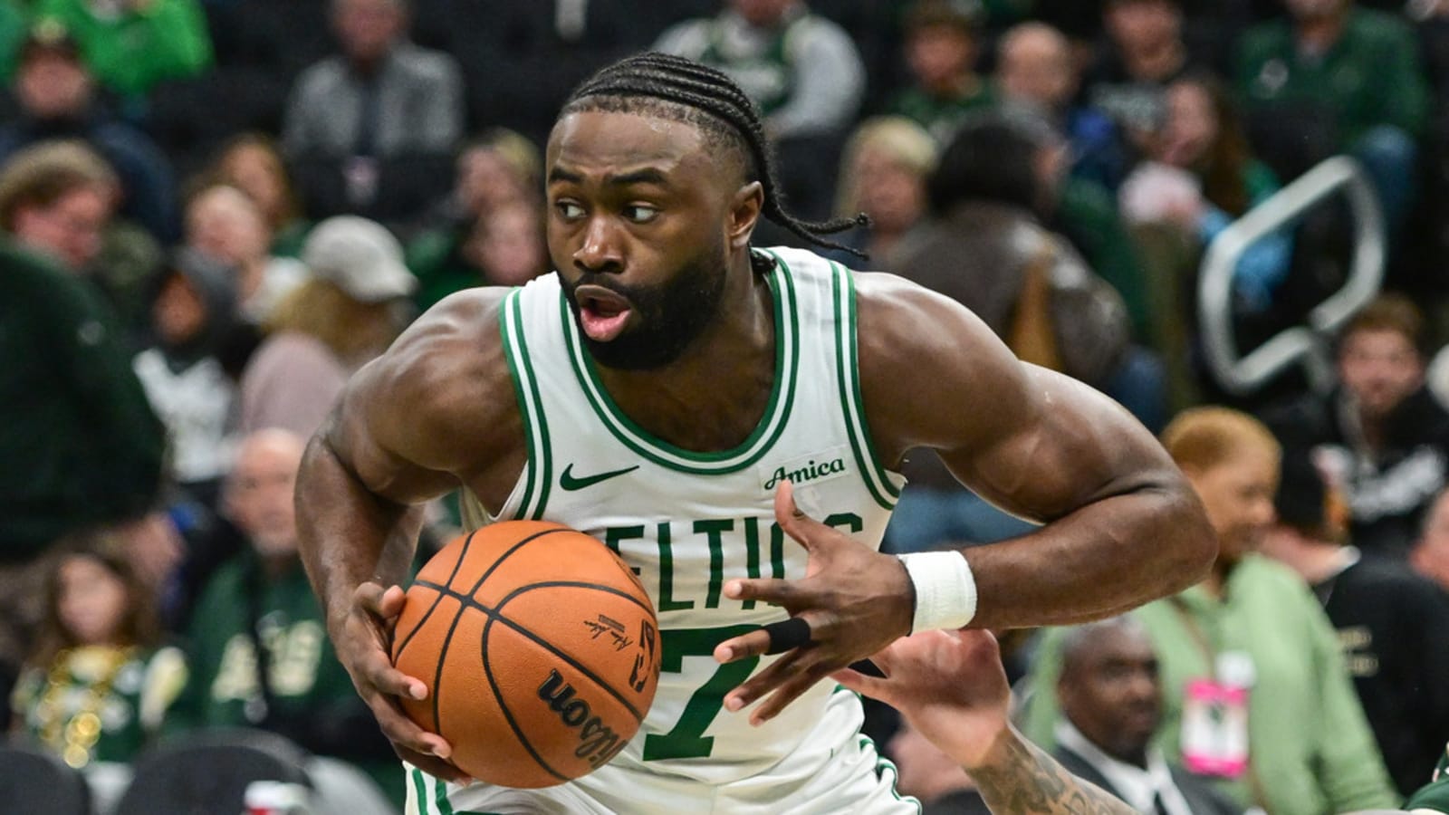 Jaylen Brown reacts to Giannis Antetokounmpo's handshake fake