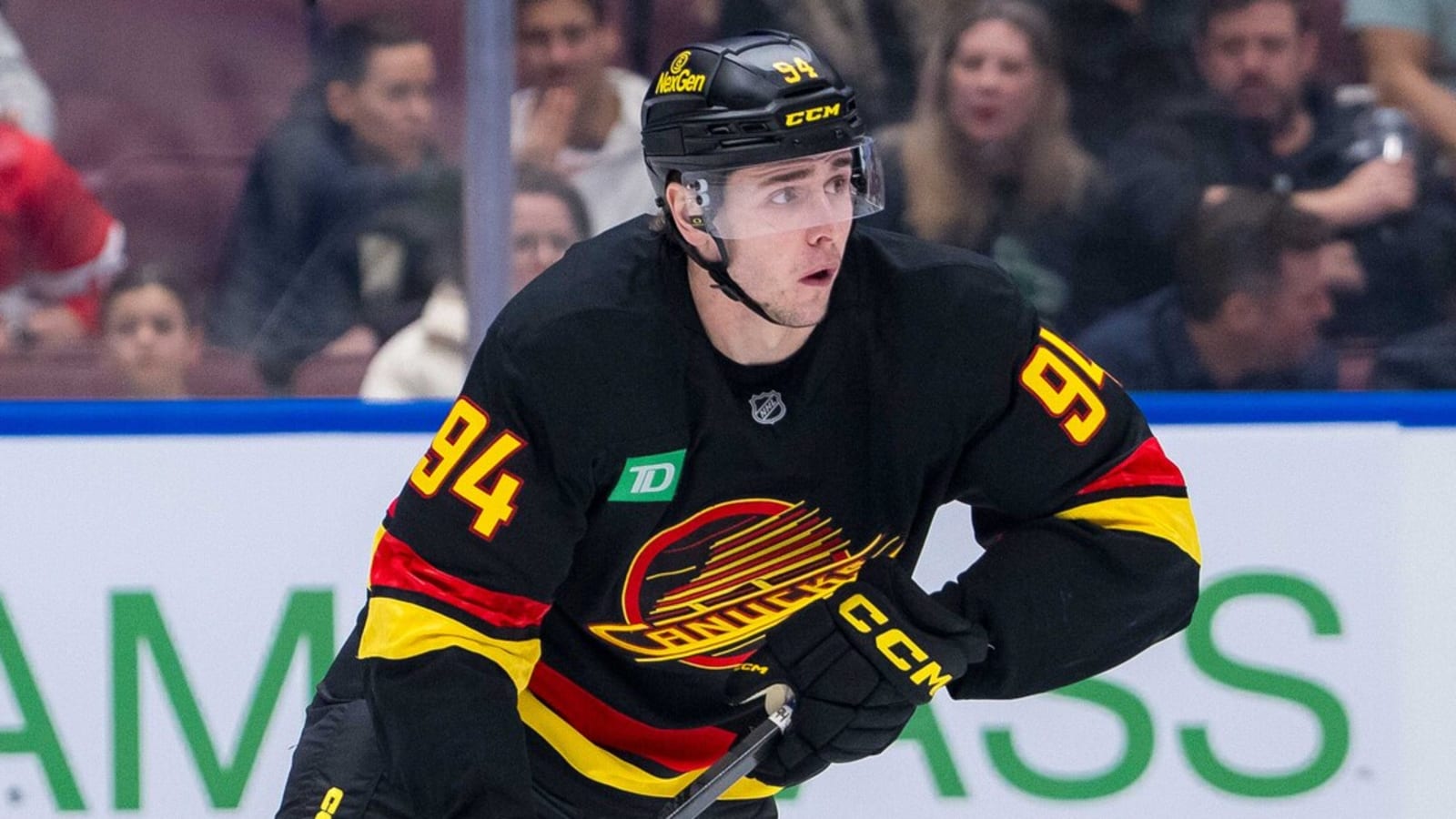 Canucks sign Linus Karlsson to contract extension