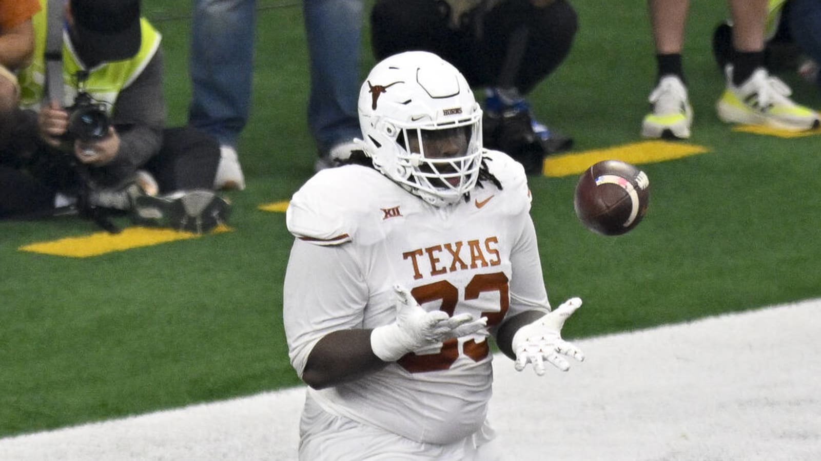 Watch: Texas DT T'Vondre Sweat has amazing celebration after scoring TD