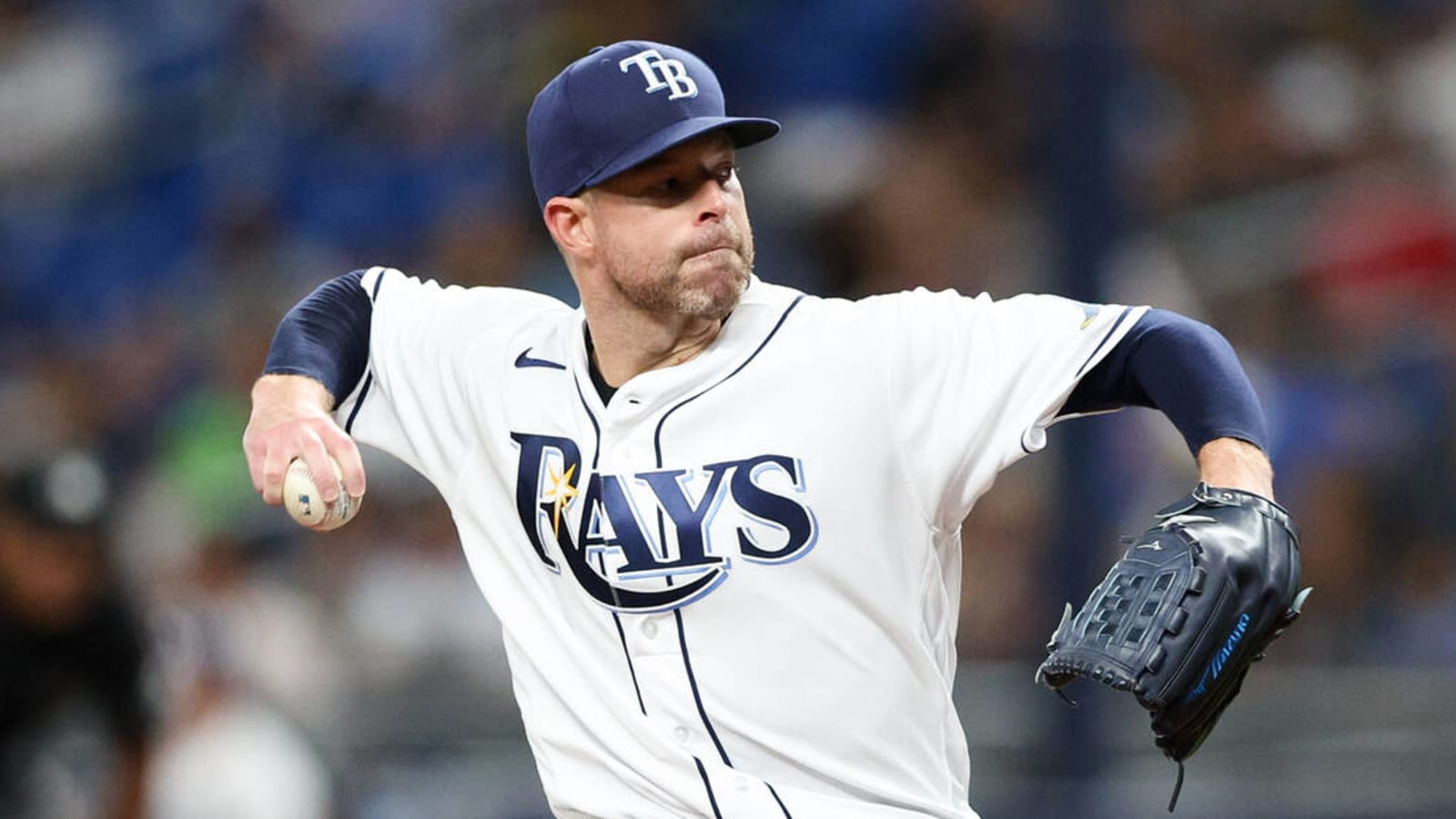 Red Sox sign two-time Cy Young Award winner