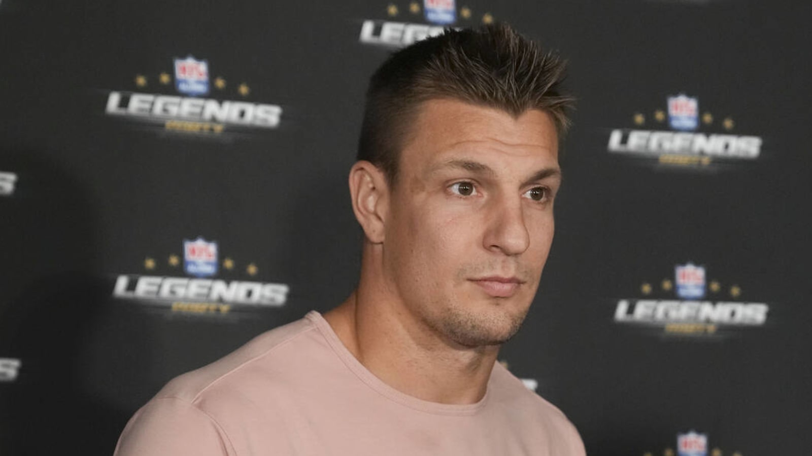 Gronkowski says he's bored as playoffs quickly approach