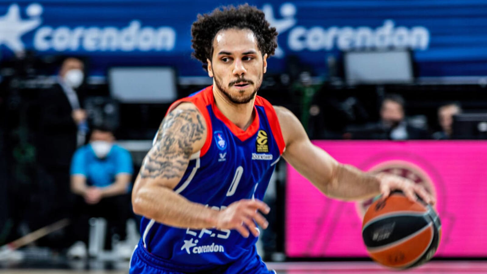 Former first-round pick Shane Larkin re-signs with Anadolu Efes