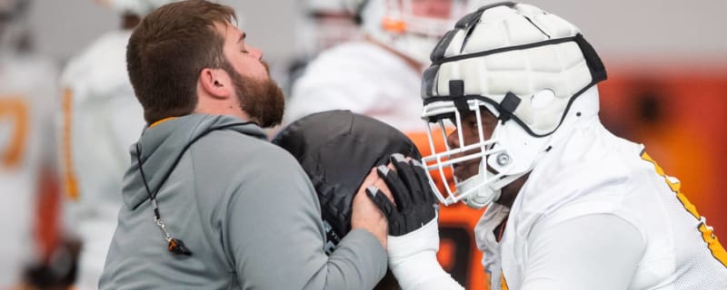Tennessee Vols OL coach Glen Elarbee addresses controversial position switch