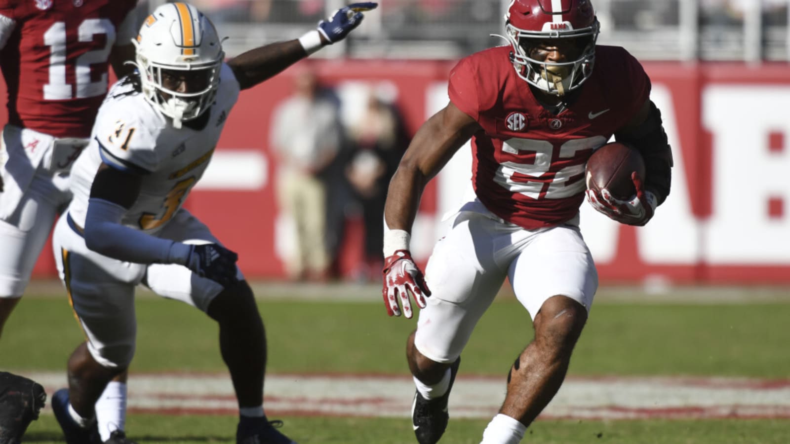Former 5-star running back enters transfer portal after bizarre sophomore season at Alabama