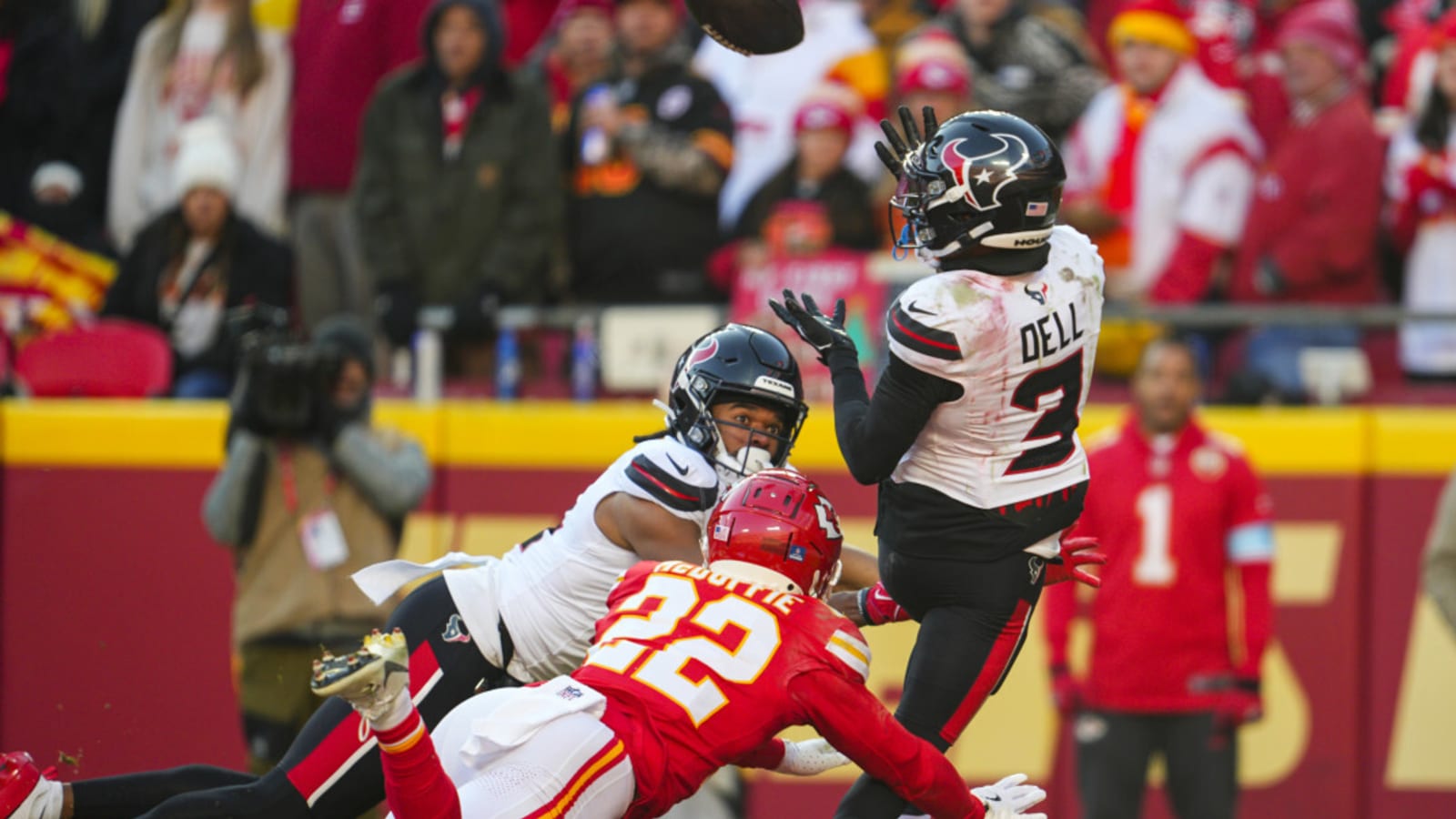Chiefs defenders send well wishes to Texans WR Tank Dell after serious knee injury in Week 16