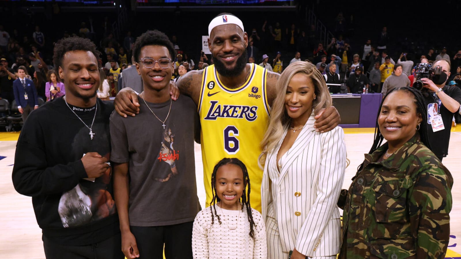 LeBron James&#39; 10-Year-Old Daughter Joins Sports Team