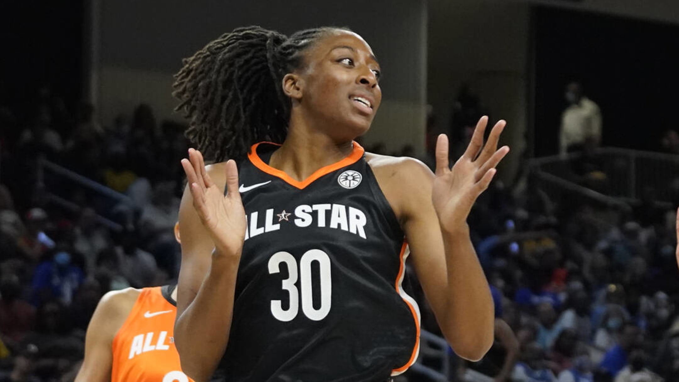 Los Angeles Sparks Players Sleep at Airport Following Flight