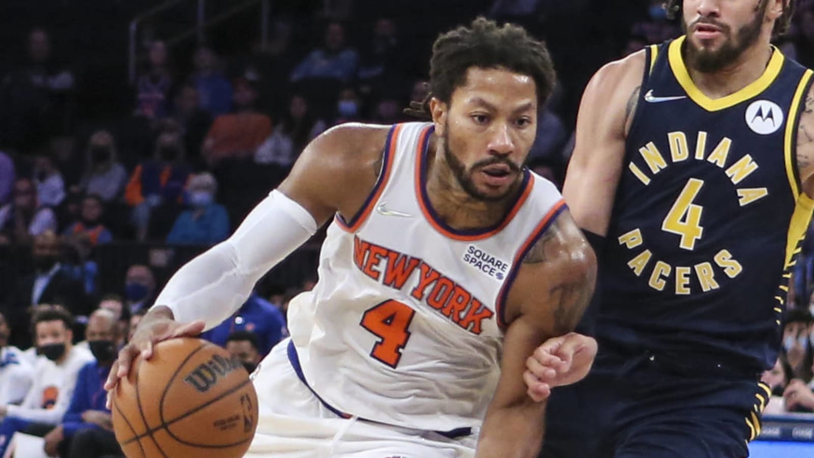 Derrick Rose proposes to girlfriend at MSG