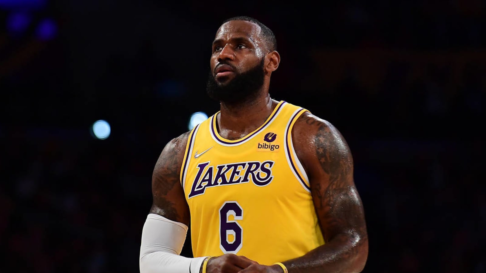 LeBron expected to be out at least one week with ab strain | Yardbarker