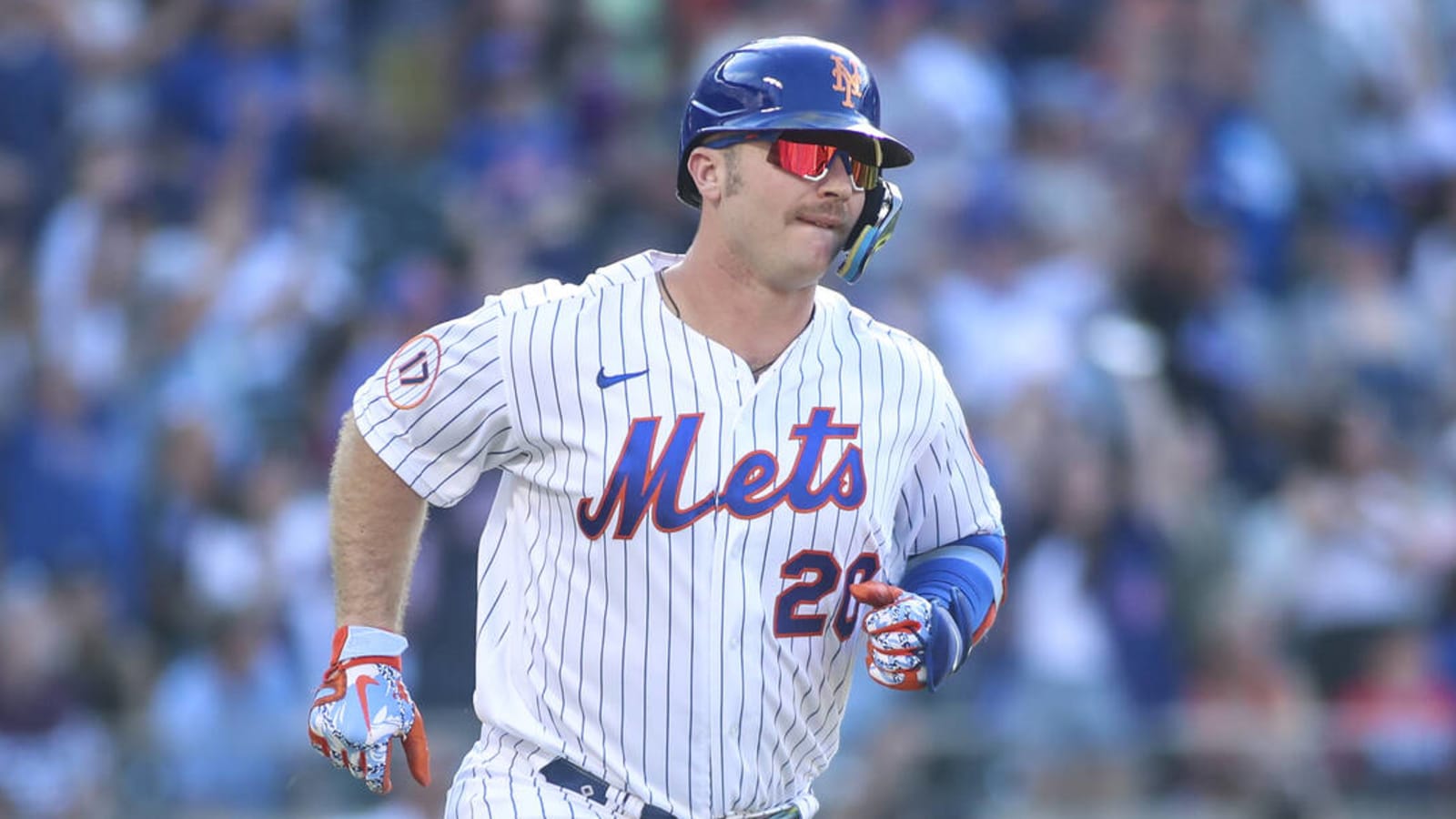 Pete Alonso wore mustache, stirrups on Keith Hernandez Day