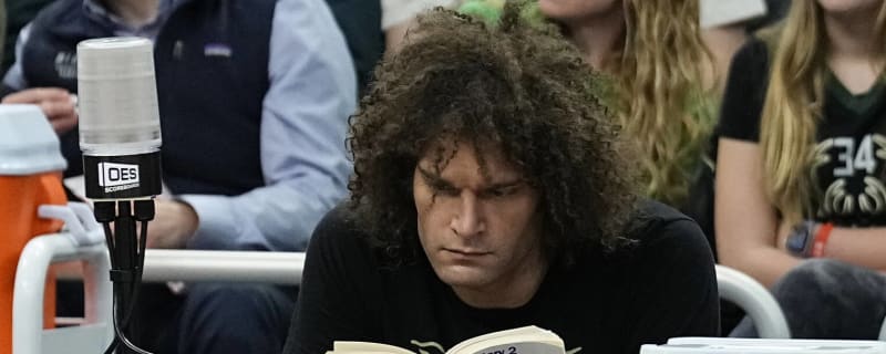 Are the Warriors eyeing a veteran, local favorite big man?