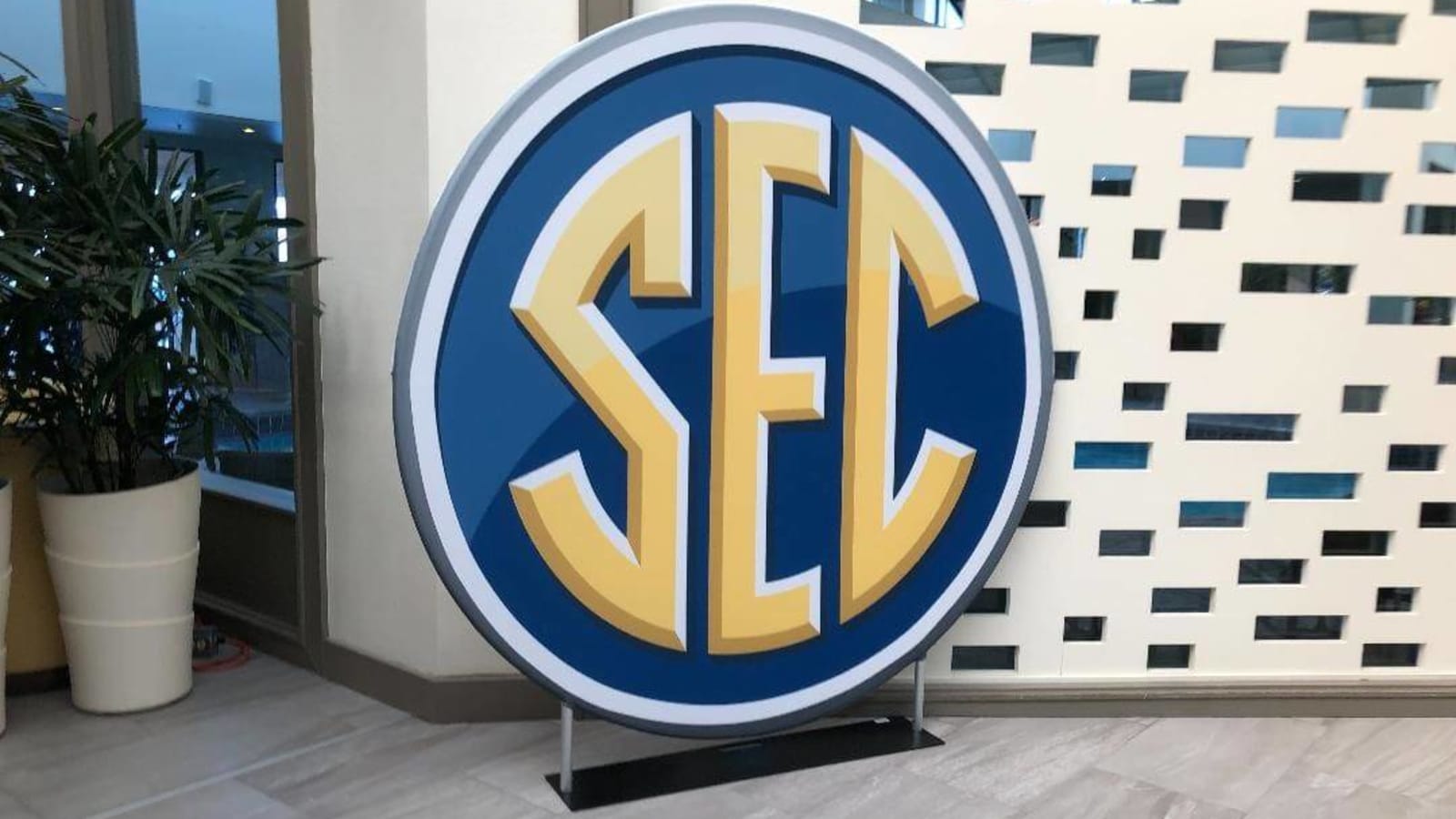 SEC Elects To Play EightGame Schedule, Rid Divisions In 2024 Yardbarker