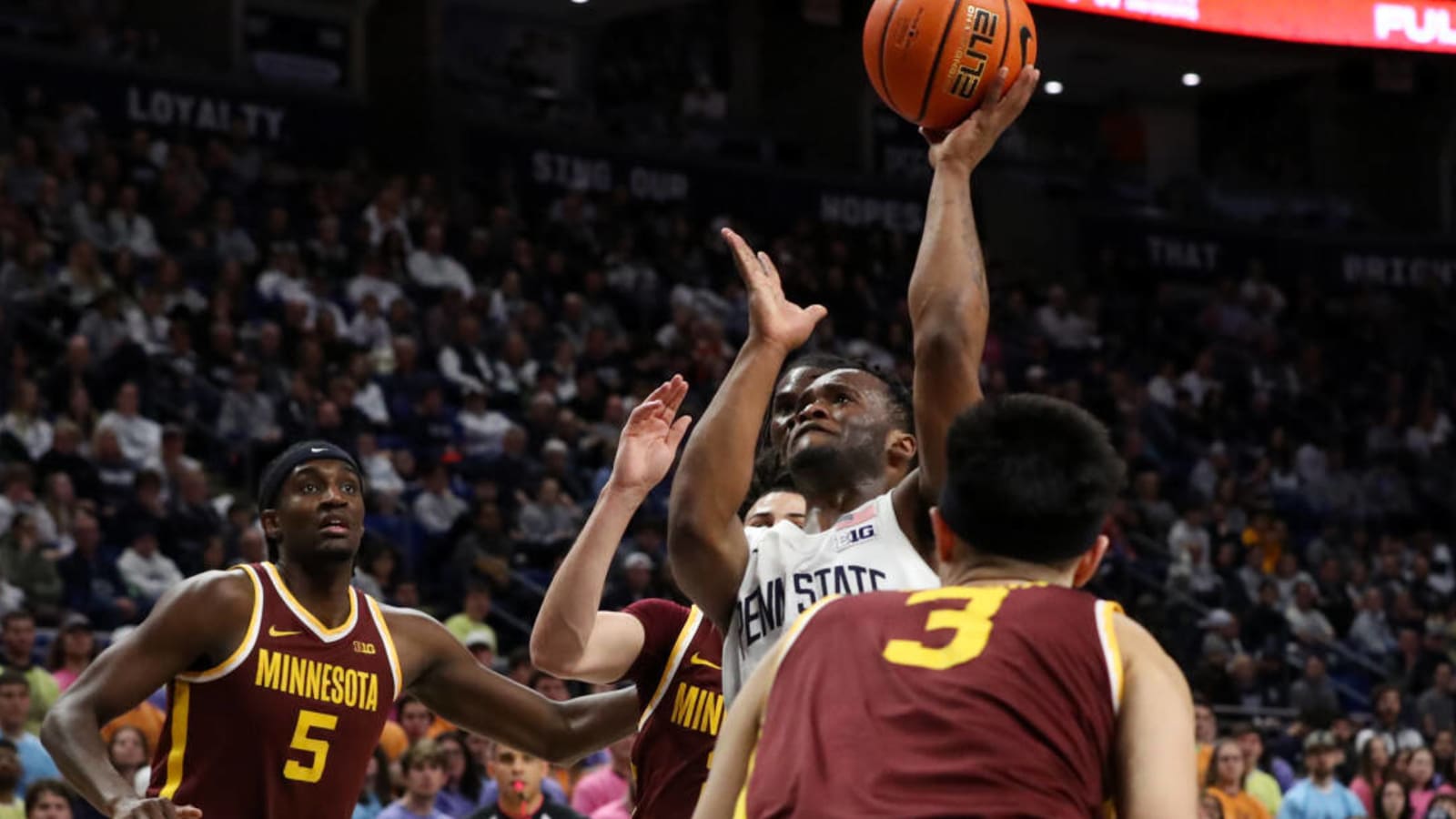 Penn State&#39;s Kanye Clary &#39;Day-to-Day&#39; After Leaving Minnesota Game