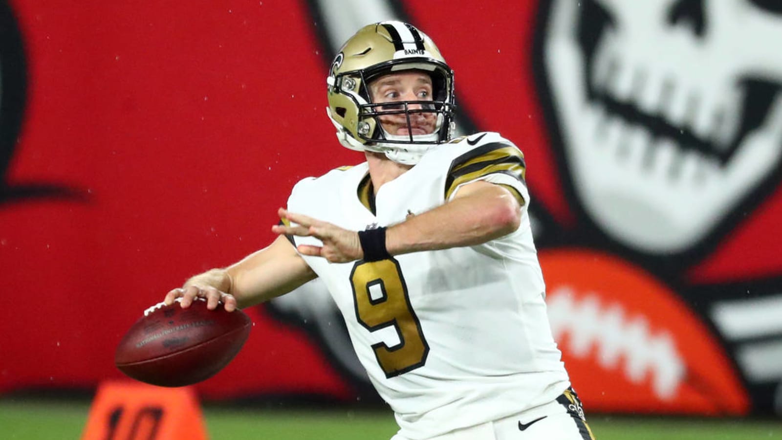 Report: Drew Brees out at least two weeks