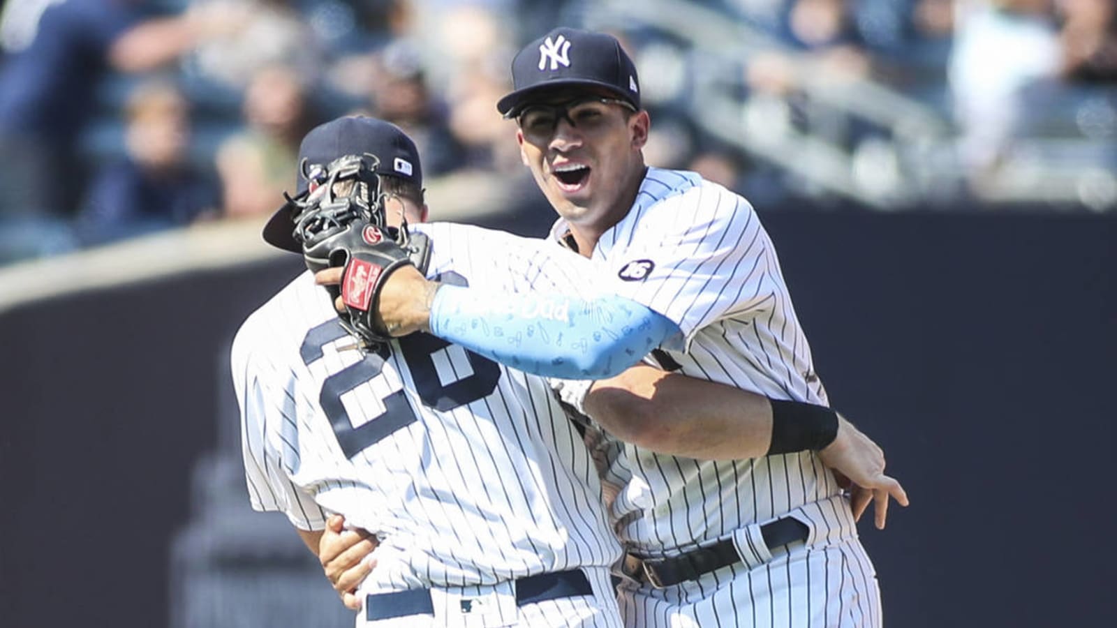 Yankees seal win with triple play to tie MLB record