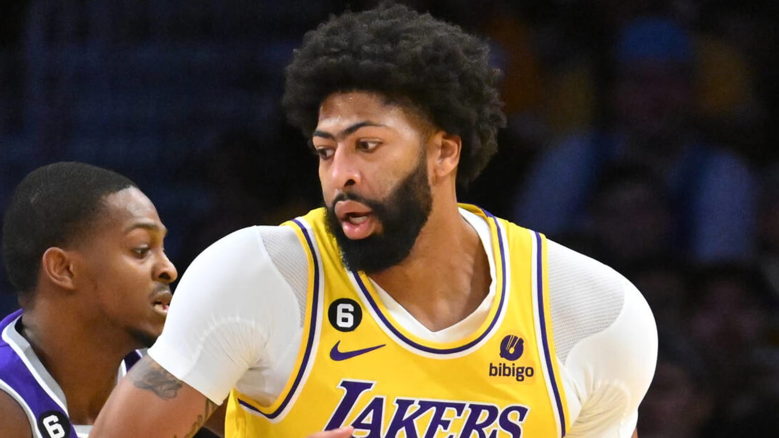 Lakers considering starting Anthony Davis at center