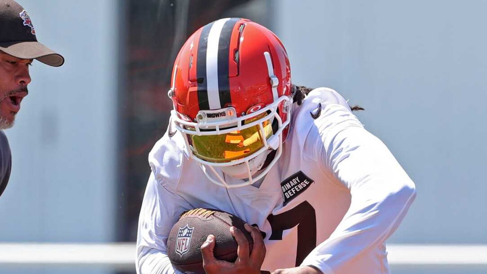 Browns share update on D'Onta Foreman after frightening injury