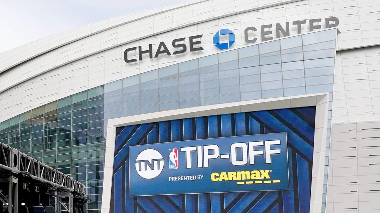 Klay Thompson impersonator banned from Chase Center?