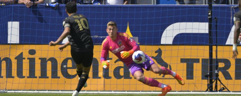 Vintage Vela performance lifts LAFC over cross-town rivals