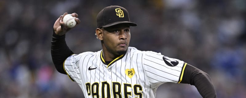 Padres to keep Jhony Brito in long relief