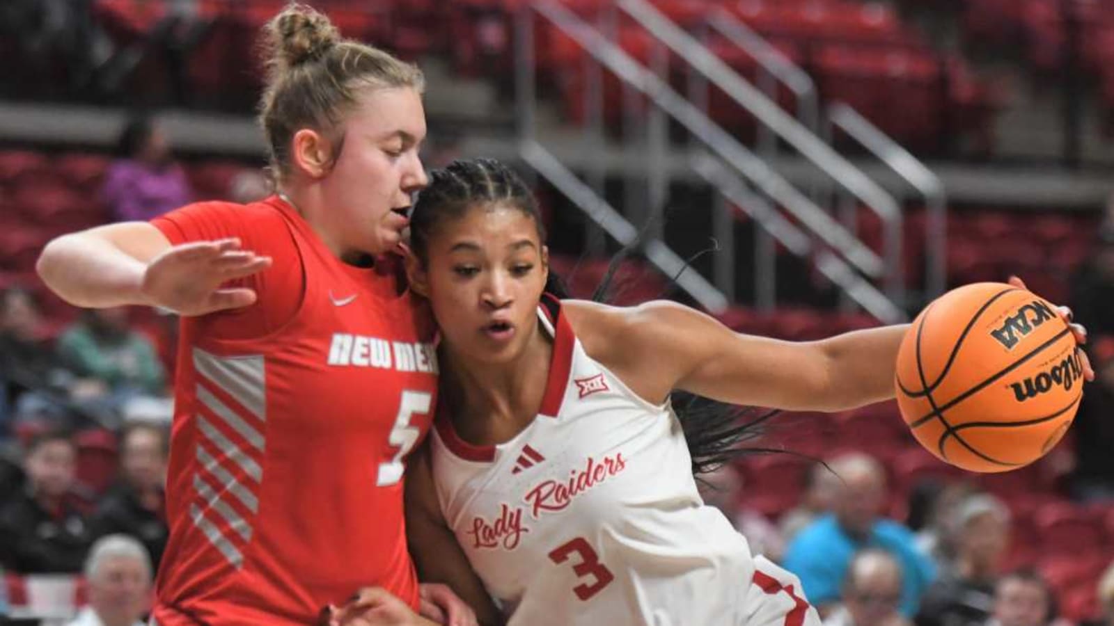 Lady Raiders Squash Lobos 75-68