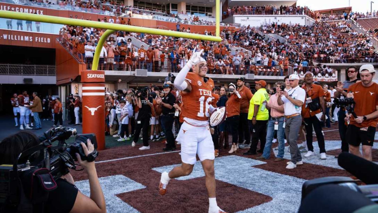 Michael Taaffe Honors Jake Ehlinger Before Texas A&M Game After Fan&#39;s Inappropriate Sign