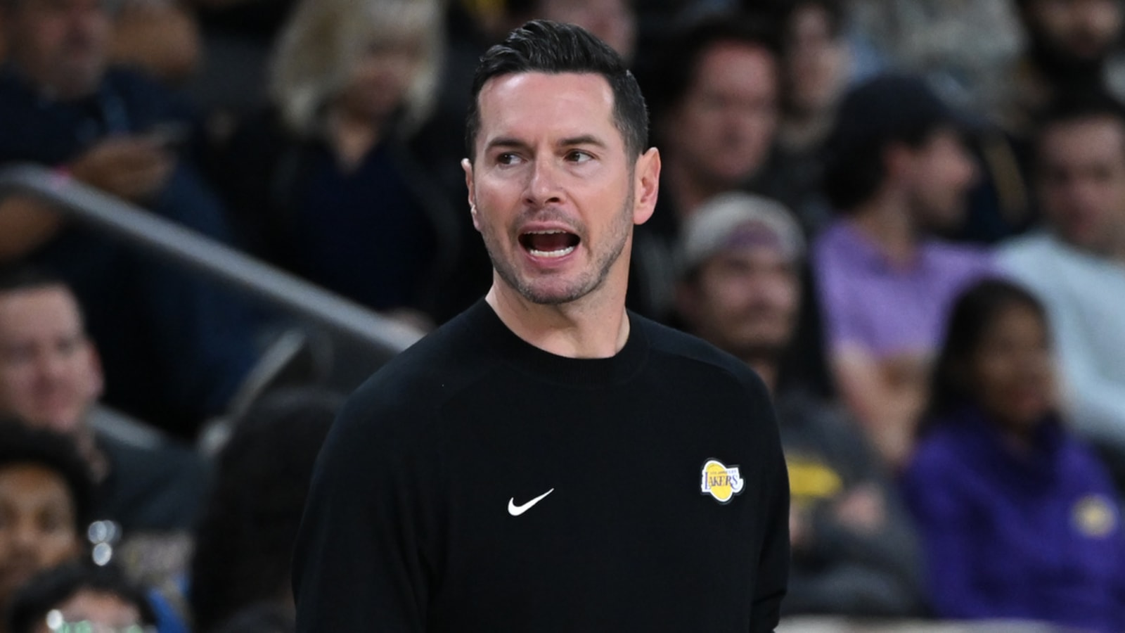 Lakers HC faces big decision in first game of season