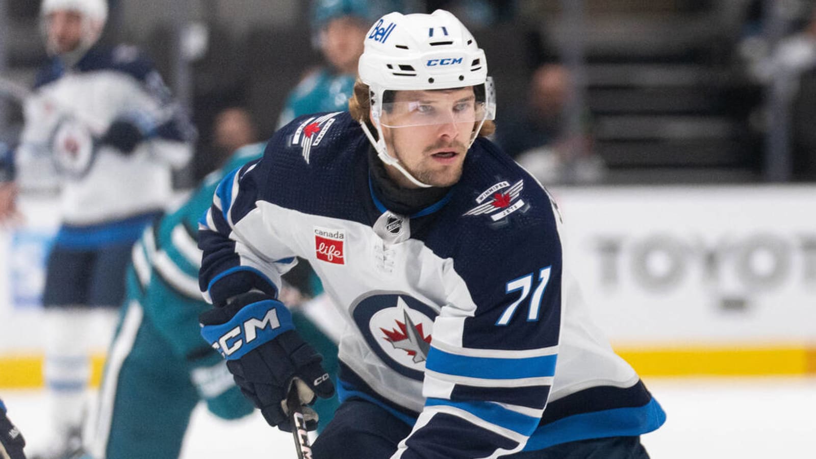 Jets recall winger from minor leagues