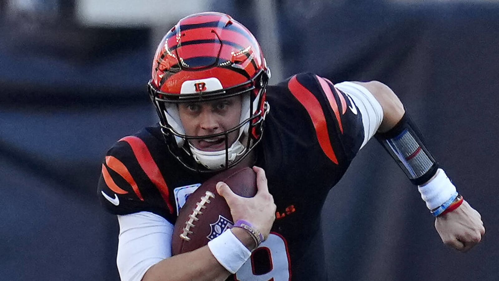 Blue Jackets back Cincinnati Bengals with Joe Burrow jerseys