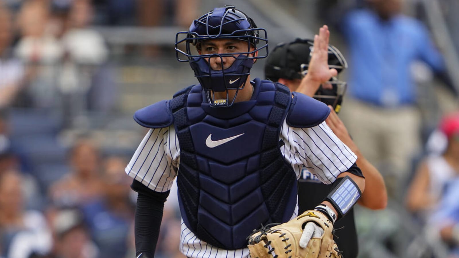 Yankees catcher pledges game-worn cup to fan who catches Aaron
