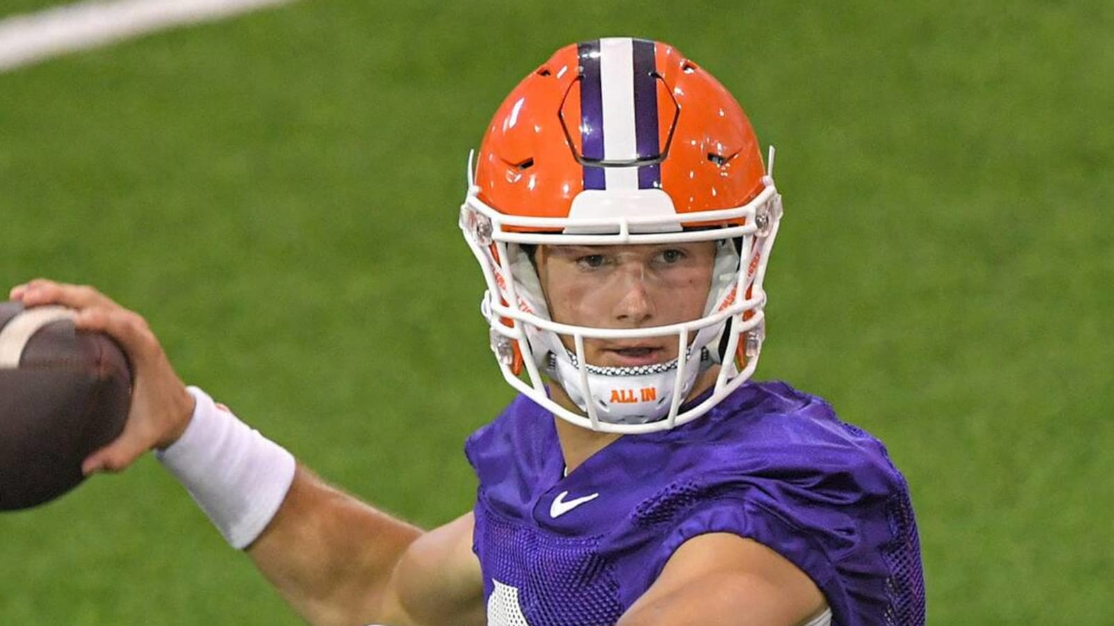 Clemson's Klubnik winning over teammates with leadership