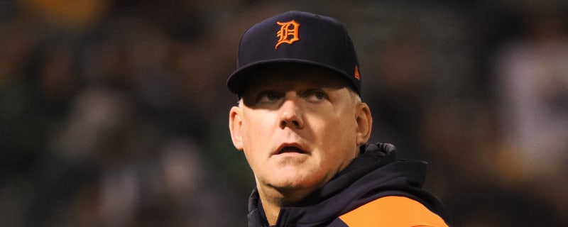 Tigers sign manager A.J. Hinch to long-term extension