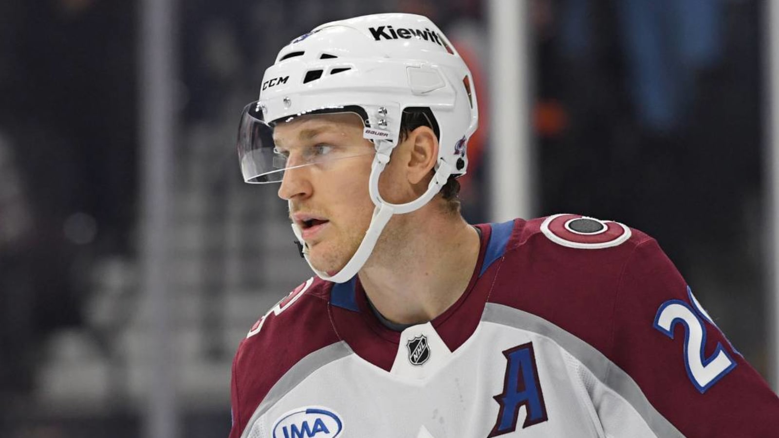 Is this the year that Nathan MacKinnon wins his first Art Ross Trophy?