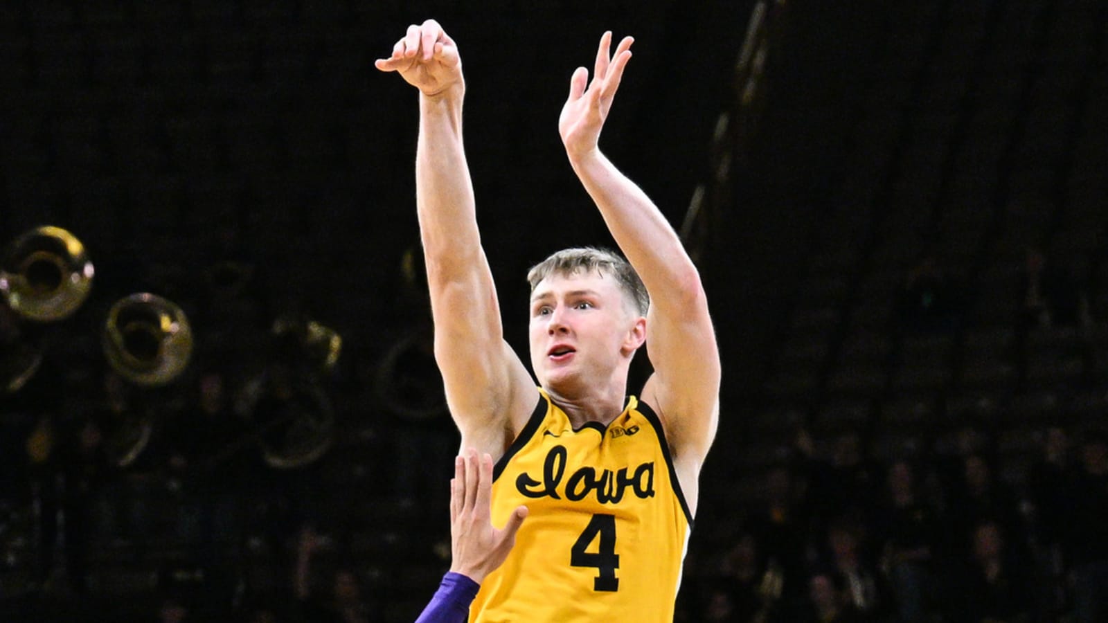 Watch: Iowa star sinks Northwestern on buzzer-beating three in Big Ten opener