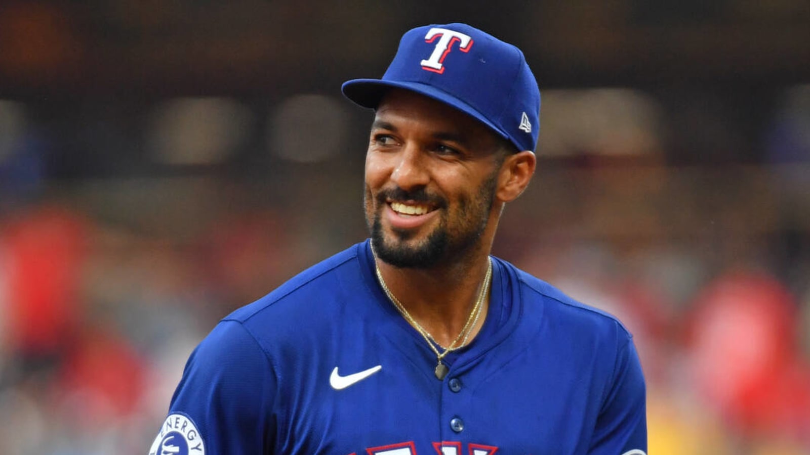 Rangers star second baseman hopes rest helps neck issue