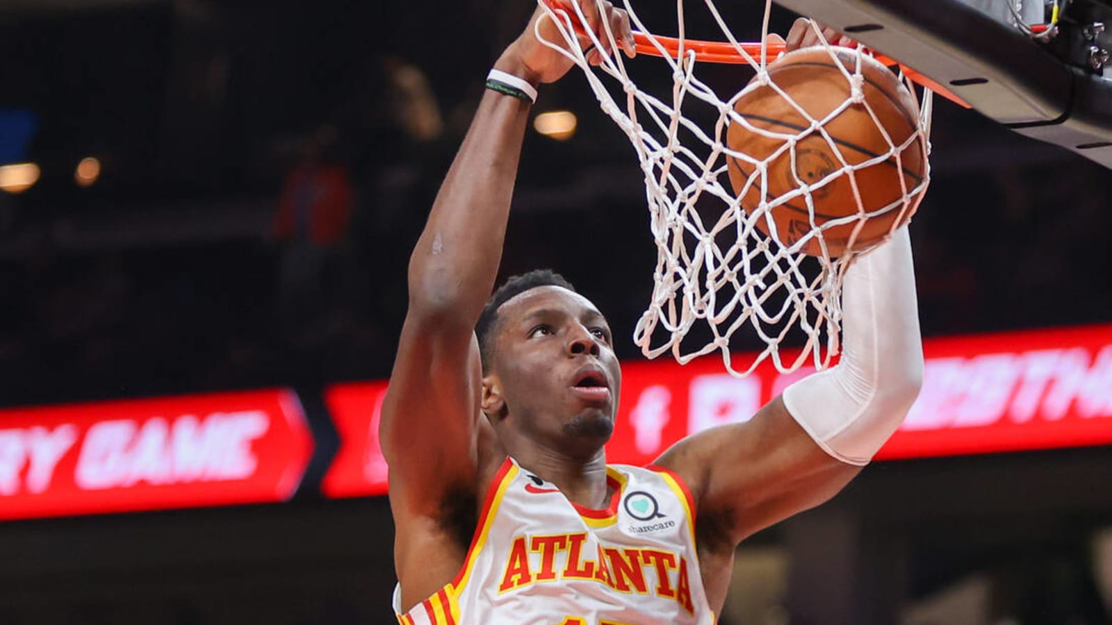 Watch: Hawks' Okongwu throws it down on Heat