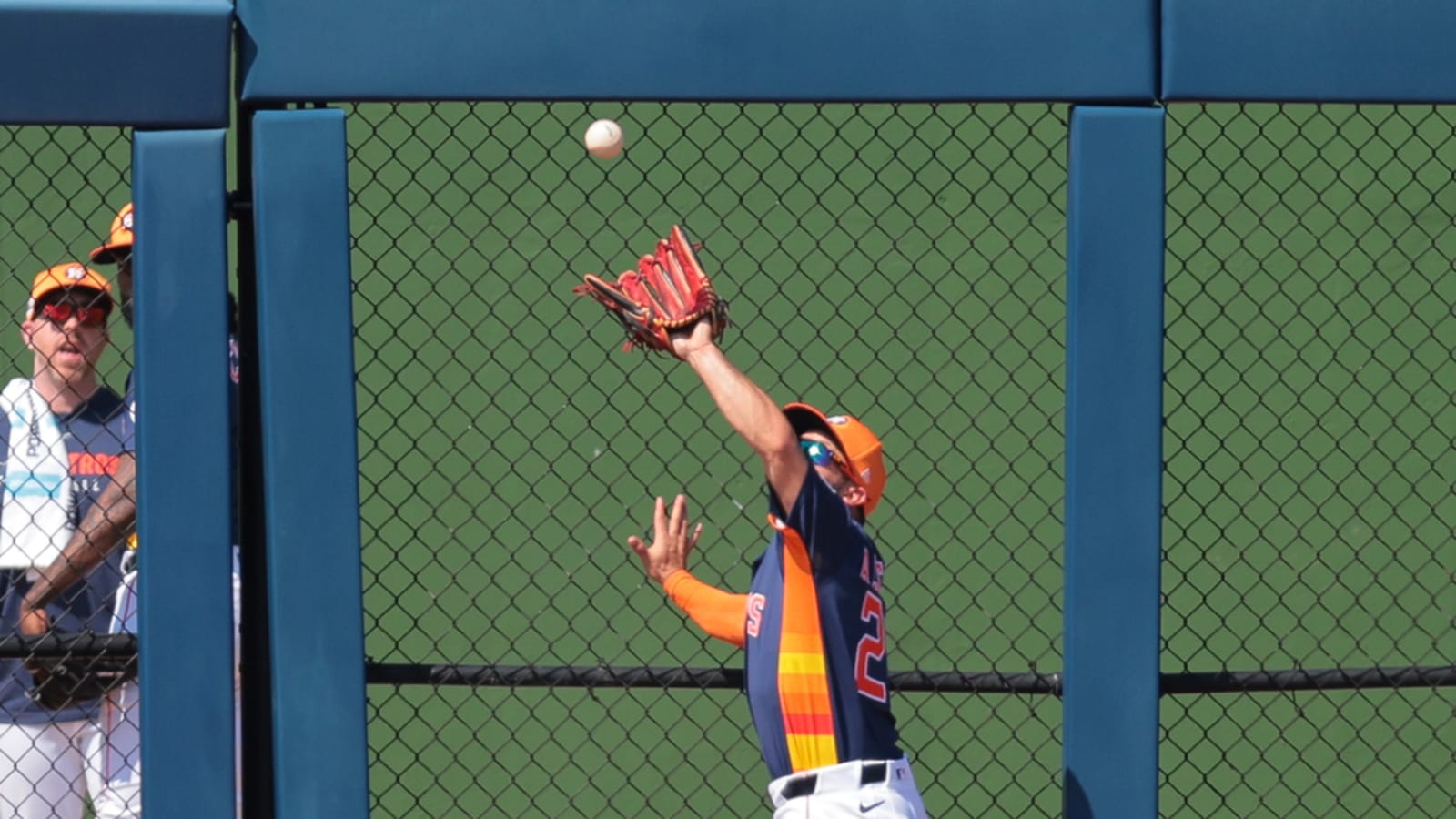 Watch: Jose Altuve whiffs on ball in outfield