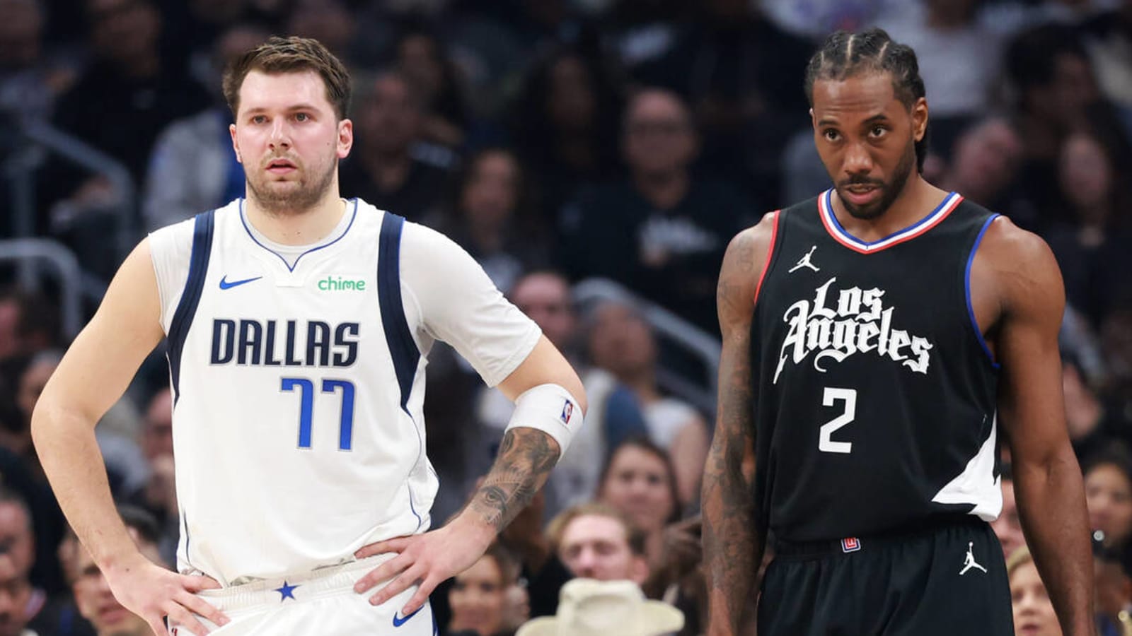 Clippers stars don't show up as Mavericks take 2-1 lead