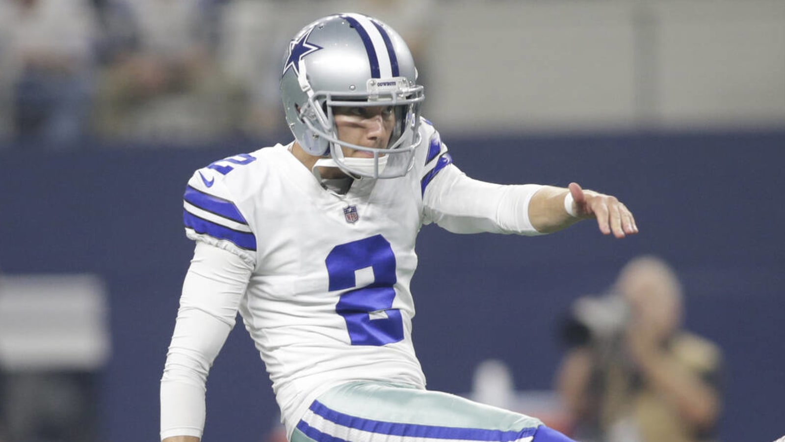 Cowboys bring back K Brett Maher