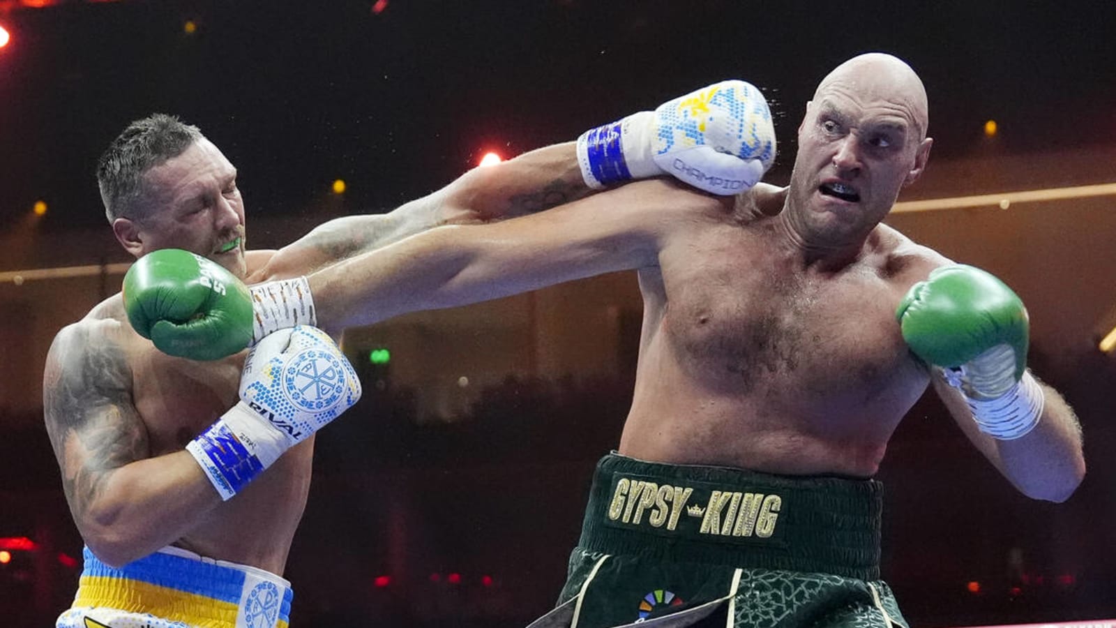 'If he gets hit on the chin,' Lennox Lewis ‘worried’ Tyson Fury overreacted with excessive slimming, legs might give out to wobble