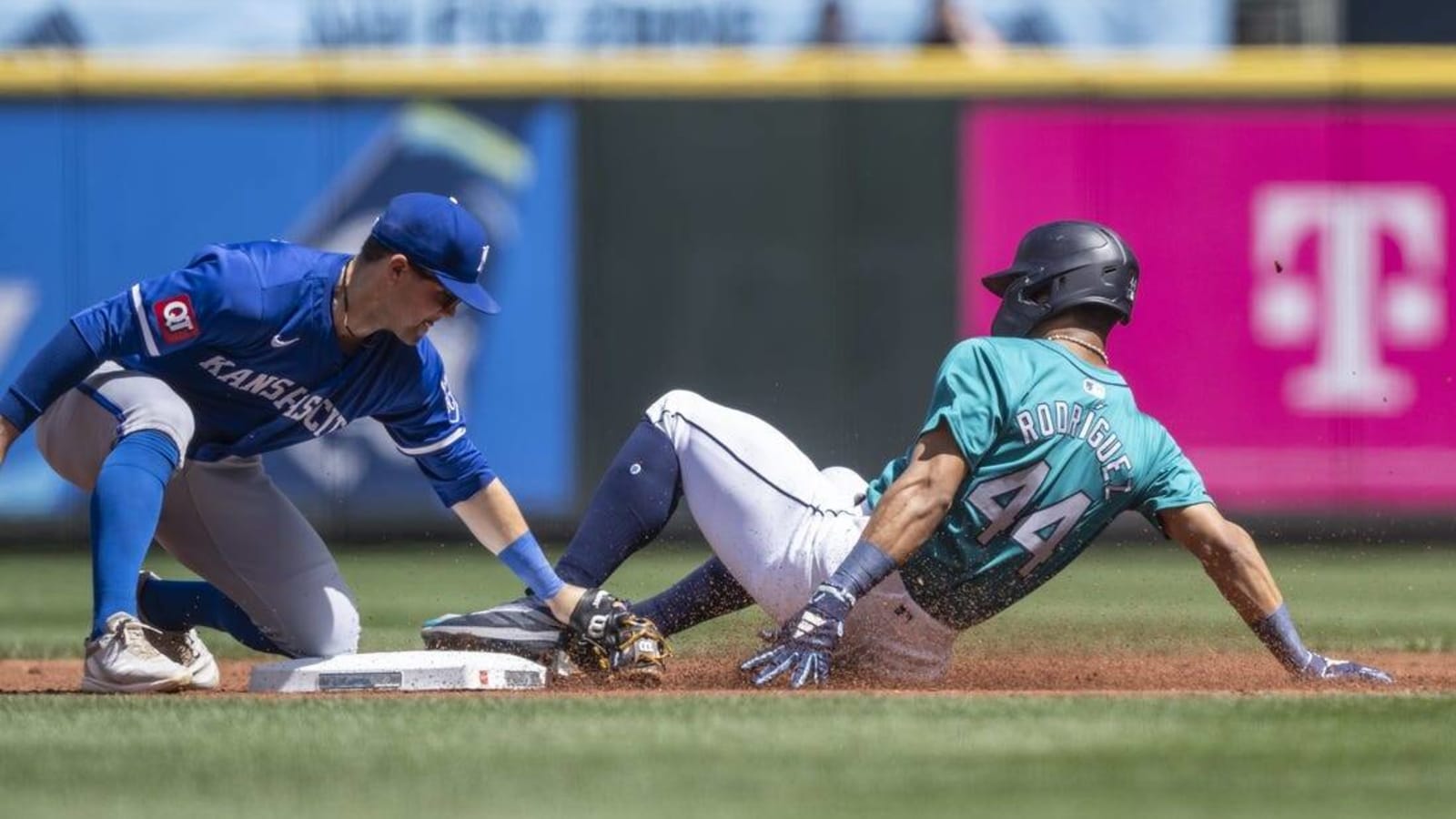 Bryan Woo&#39;s stellar start lifts Mariners over Royals