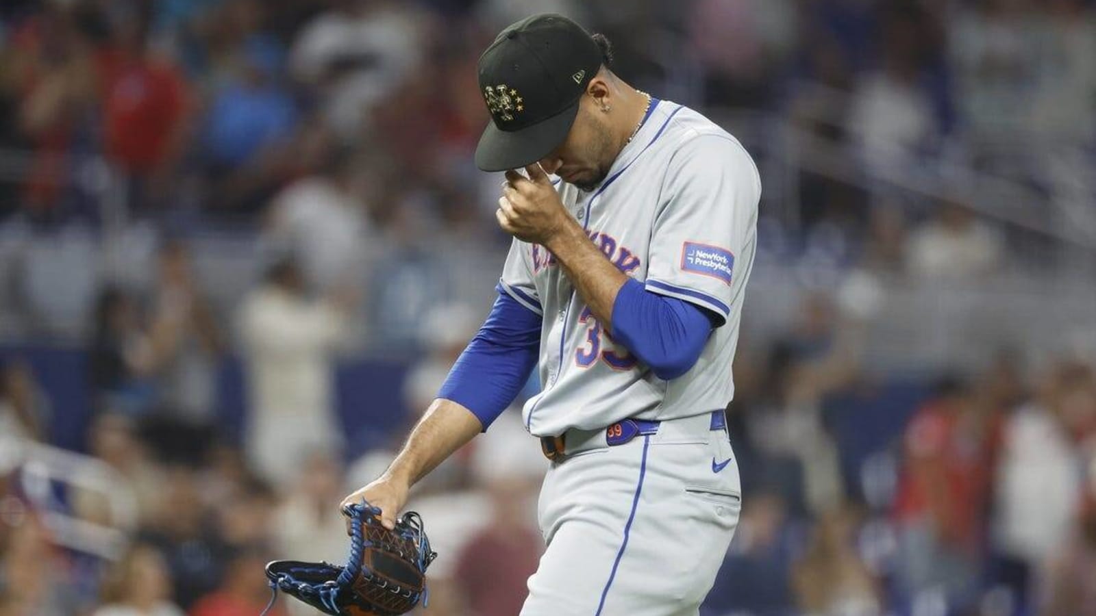 Mets put closer Edwin Diaz (shoulder) on IL