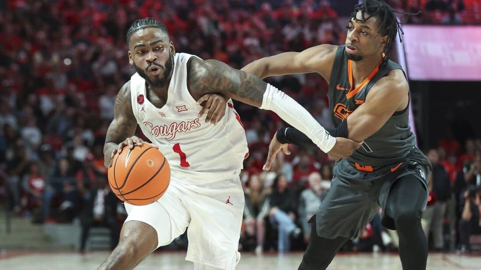 No. 5 Houston, facing Cincinnati, looks to retain Big 12 lead