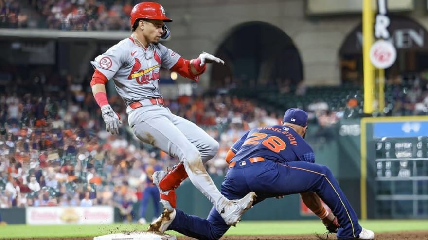 Four-run eighth lifts Astros past Cardinals